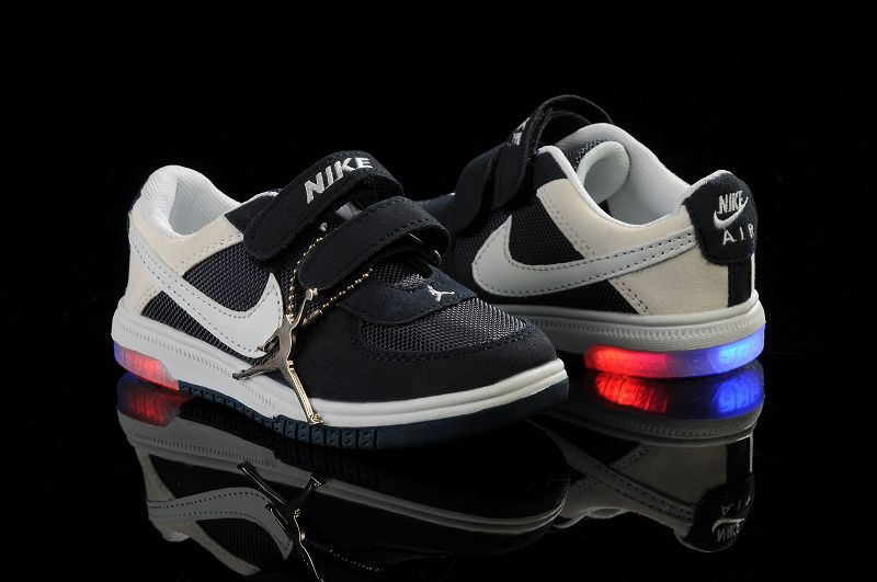 nike kids light up shoes